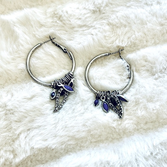 Earrings - Picture 1 of 3